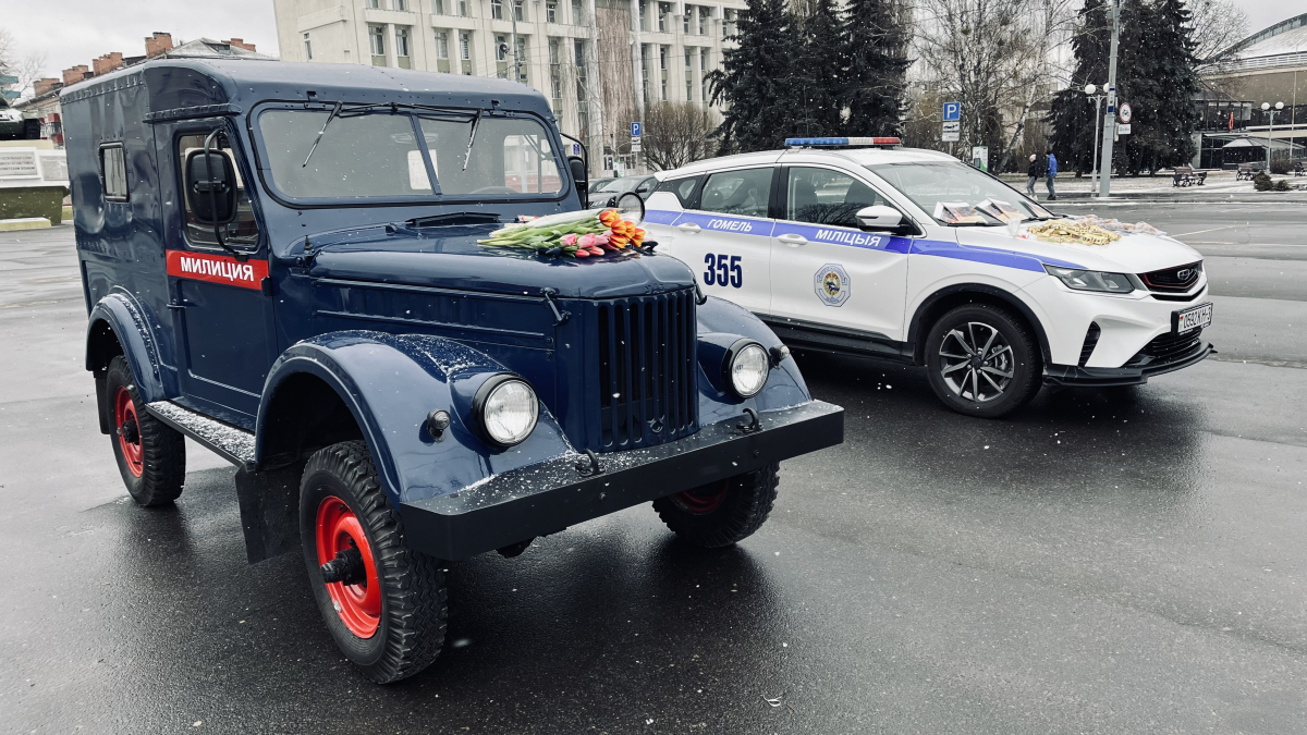 В Гомеле в Международный женский день сотрудники ГАИ провели акцию “С  праздником, милые женщины!”