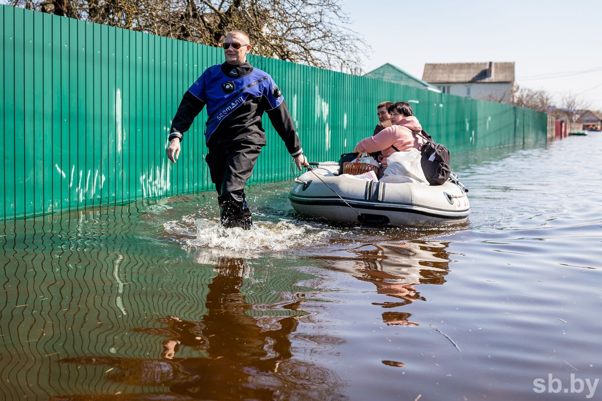 Вода в Гомеле сбавляет темпы, но не отступает