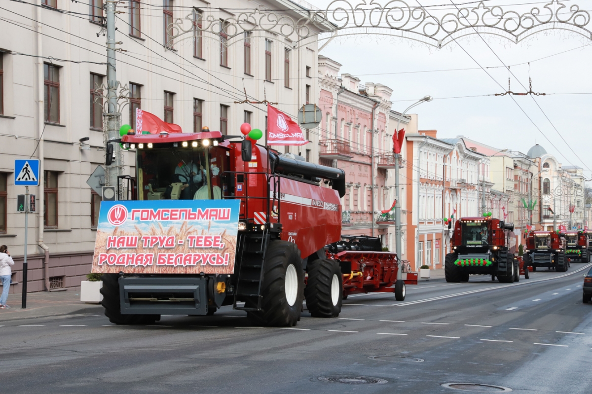 Свой профессиональный праздник отмечает трудовой коллектив открытого  акционерного общества «Гомсельмаш»