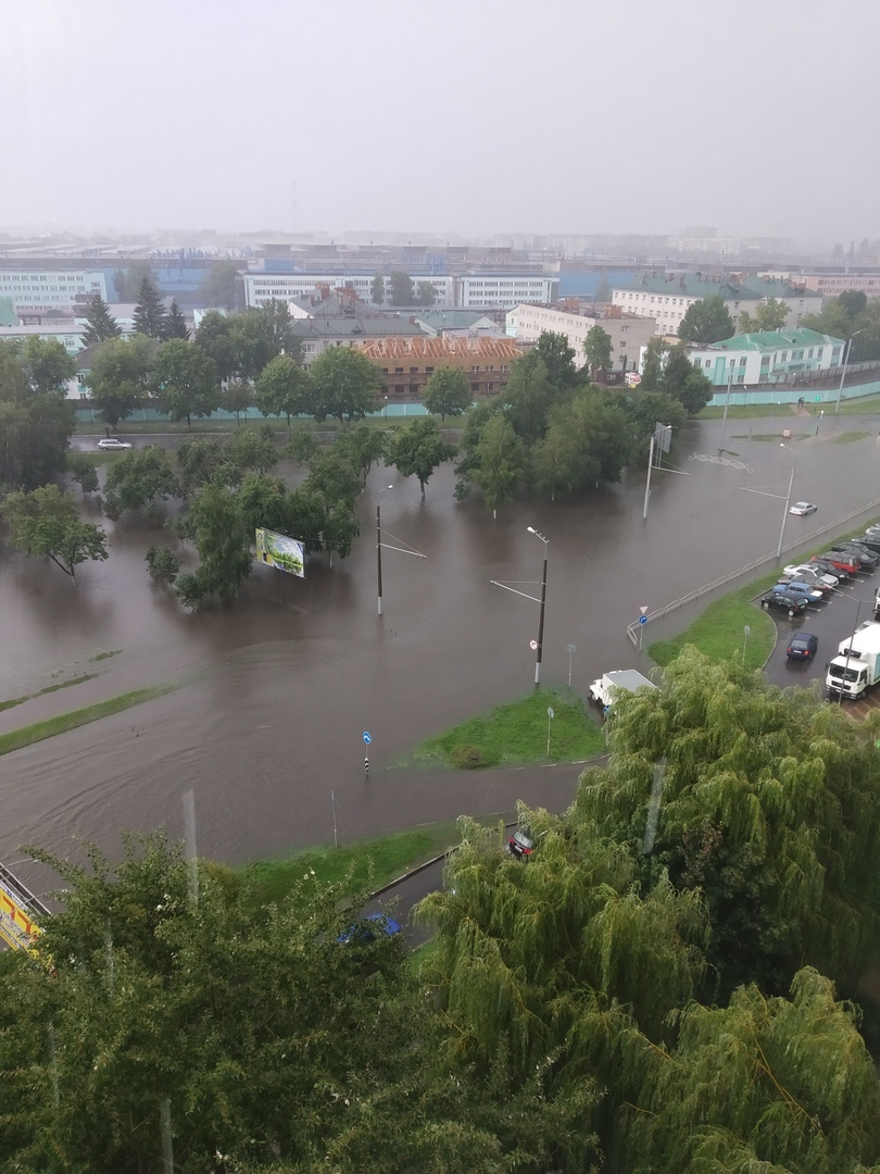 Погода в гомеле на сегодня. Ливень в Гомеле. Гомель потоп. Гомель потоп набережная. Ливень в городе.