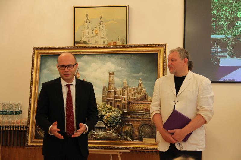 Посол Беларуси в Китае Кирилл Рудый на открытии выставки Евгения Шетихина