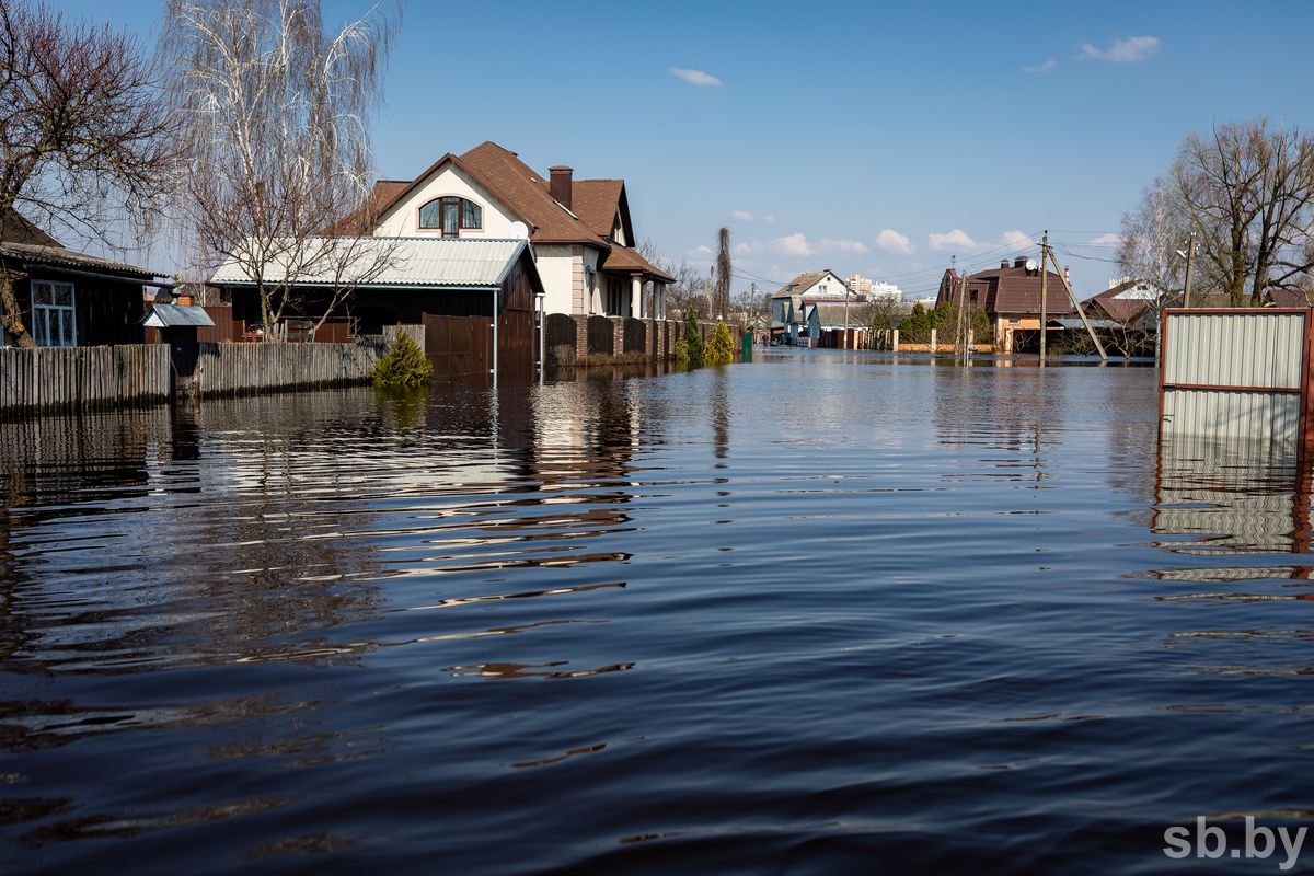 Вода в Гомеле сбавляет темпы, но не отступает