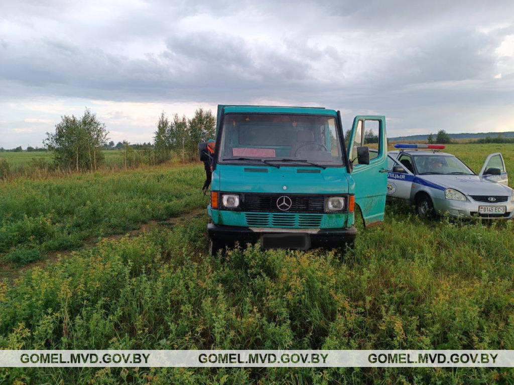 В Речицком районе мужчина похитил с поля сельхозпредприятия более 30 рулонов  сена