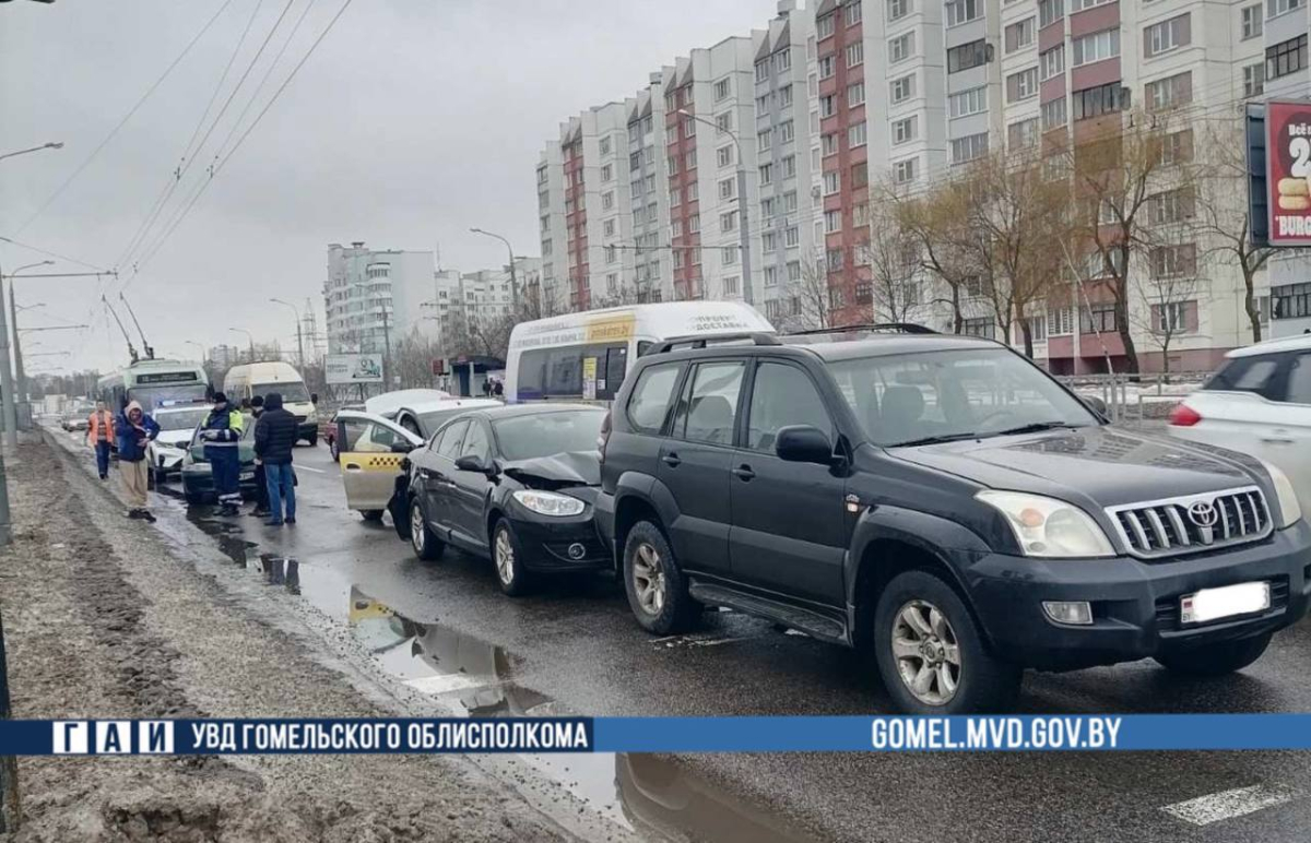 В Гомеле произошло ДТП с участием 4 автомобилей. Пострадавших нет