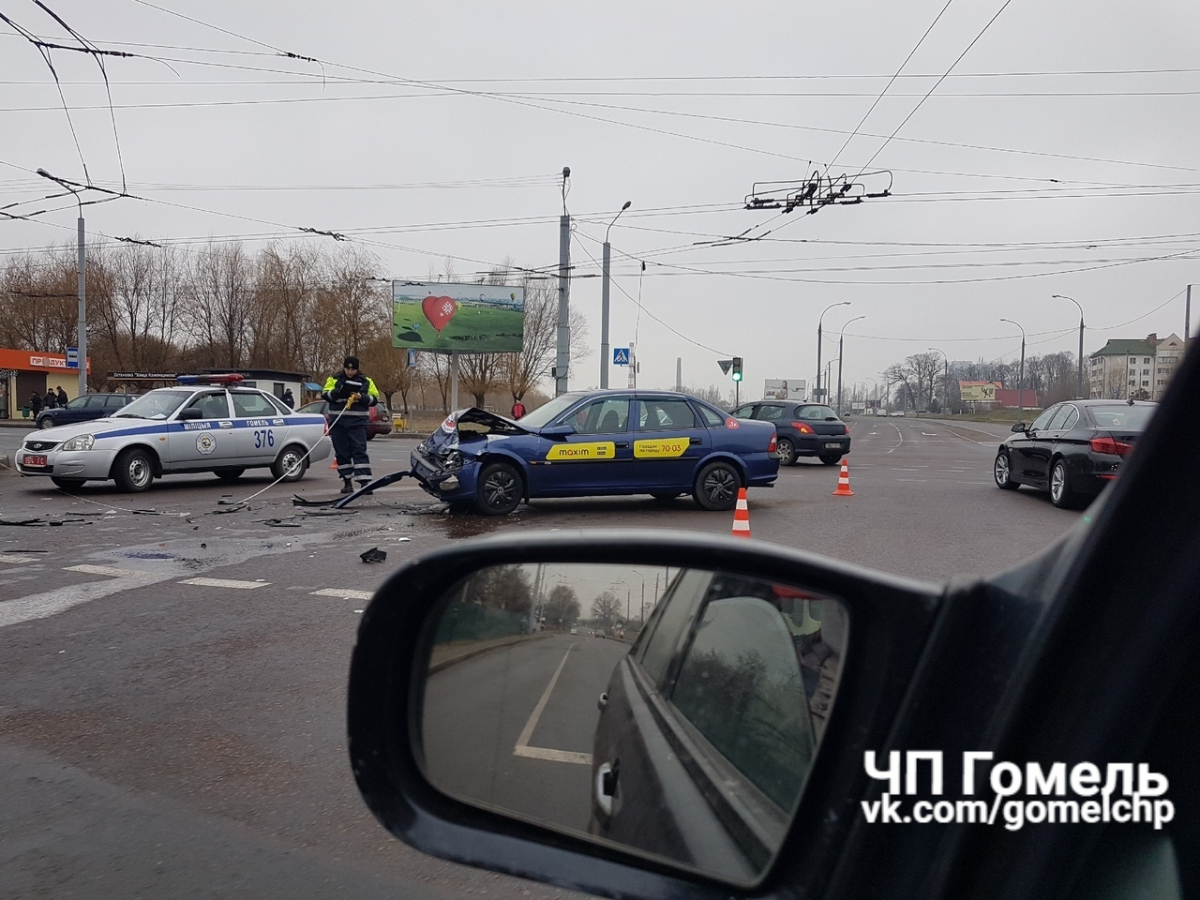 На улице Каменщикова в Гомеле столкнулись два авто