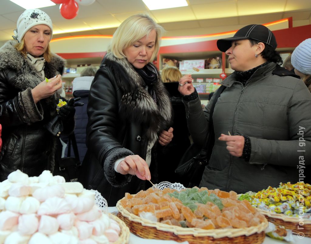 Гомель (красный Мозырянин ). Магазин я рада Гомель. Рынок Привокзальный в Гомеле товар. Красный Мозырянин фирменный торговля Минск адрес.